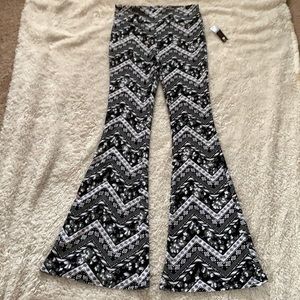 Super soft flare knit pants - size M